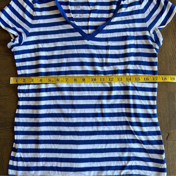 Like New! | Gap | Blue/White Strip Essential V-Neck | Size S - Picture 6 of 8